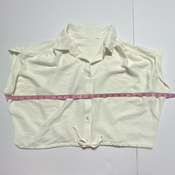 White Button-Front Drawstring Hem Blouse | Size XL (Oversized Fit) 🤍 - Picture 3 of 5